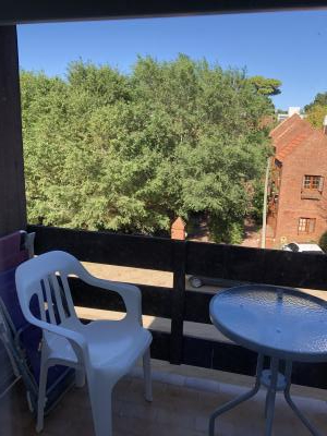 Departamento en alquiler en Pinamar. 3 ambientes, 1 baño y capacidad de 2 a 5 personas. 