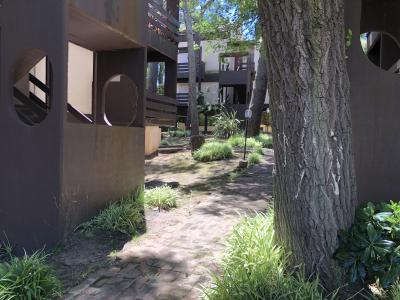 Departamento en alquiler en Pinamar. 3 ambientes, 1 baño y capacidad de 2 a 5 personas. 