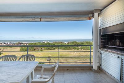 Departamento en alquiler en Pinamar. 4 ambientes, 2 baños y capacidad de 1 a 7 personas. 