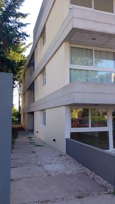 Departamento en alquiler en Pinamar. 2 ambientes, 1 baño y capacidad de 1 a 4 personas. 