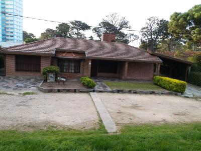 Alquilo CASA EN CENTRO DE PINAMAR 