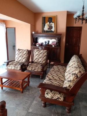 Casa en alquiler en Pinamar. 7 ambientes, 4 baños y capacidad de 4 a 12 personas. 