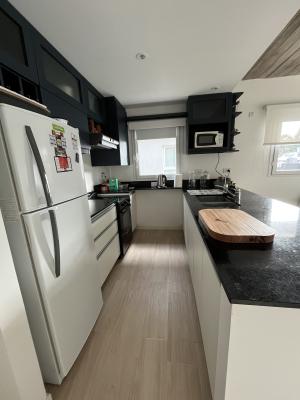 Departamento en alquiler en Pinamar. 3 ambientes ambientes, 2 ba&ntilde;os y capacidad de 1 a 4 personas. Cerca del Centro