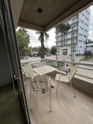 Departamento en alquiler en Pinamar. 3 ambientes ambientes, 2 ba&ntilde;os y capacidad de 1 a 4 personas. Cerca del Centro