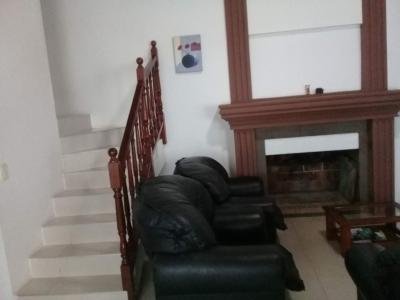 Casa en alquiler en Pinamar. 5 ambientes, 3 ba&ntilde;os y capacidad de 1 a 6 personas. 