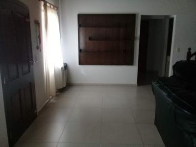 Casa en alquiler en Pinamar. 5 ambientes, 3 ba&ntilde;os y capacidad de 1 a 6 personas. 