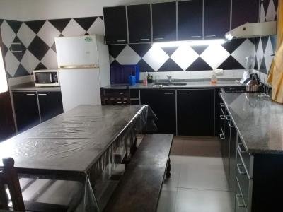 Casa en alquiler en Pinamar. 5 ambientes, 3 ba&ntilde;os y capacidad de 1 a 6 personas. 