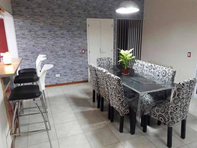 Casa en alquiler en Pinamar. 6 ambientes, 3 baños y capacidad de 7 a 8 personas. 
