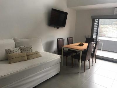 Duplex en alquiler en Pinamar. 2 ambientes, 2 baños y capacidad de 3 a 4 personas. 