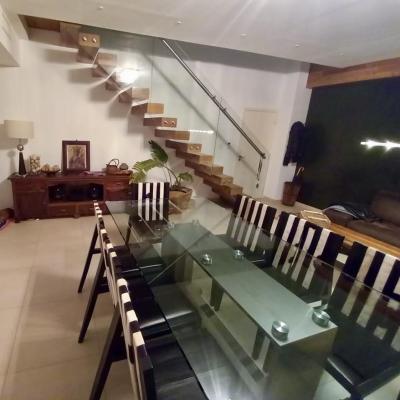 Departamento en alquiler en Pinamar. 4 ambientes, 2 baños y capacidad de 5 a 6 personas. 