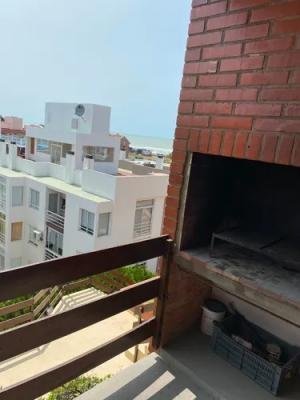 Departamento en alquiler en Pinamar. 3 ambientes, 1 bao y capacidad de 3 a 5 personas. A 150 m de la playa