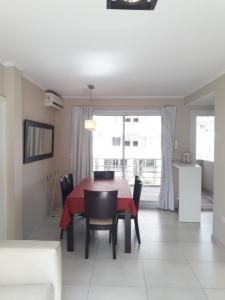 Departamento en alquiler en Pinamar. 2 ambientes, 2 baños y capacidad de 2 a 4 personas. 