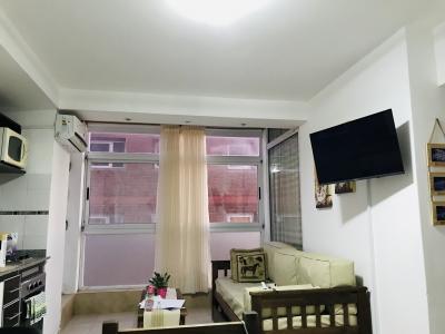 Departamento en alquiler en Pinamar. 2 ambientes, 1 baño y capacidad de 3 a 4 personas. A 450 m de la playa