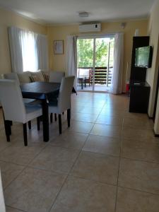 Departamento en alquiler en Pinamar. 2 ambientes, 1 baño y capacidad de 3 a 4 personas. 