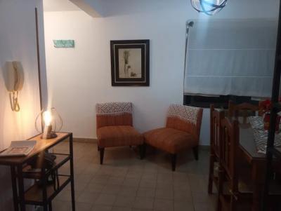 Departamento en alquiler en Pinamar. 3 ambientes, 2 baños y capacidad de 4 a 5 personas. A 150 m de la playa