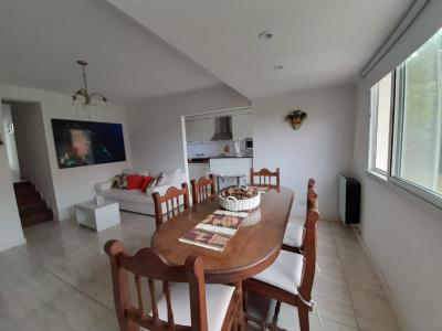 Departamento en alquiler en Pinamar. 3 ambientes, 1 baño y capacidad de 4 a 5 personas. 