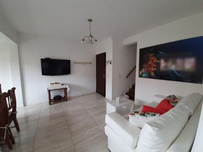 Departamento en alquiler en Pinamar. 3 ambientes, 1 baño y capacidad de 4 a 5 personas. 