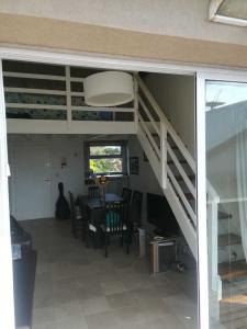 Departamento en alquiler en Pinamar. 3 ambientes, 2 baños y capacidad de 5 a 6 personas. 