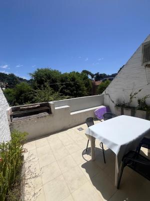 Departamento en alquiler en Pinamar. 3 ambientes, 1 baño y capacidad de 2 a 6 personas. 