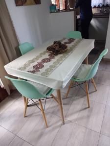 Departamento en alquiler en Pinamar. 2 ambientes, 1 bao y capacidad de 2 a 4 personas. A 150 m del Golf
