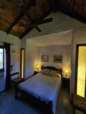 Casa en alquiler en Pinamar. 3 ambientes, 2 baños y capacidad de 1 a 5 personas. 