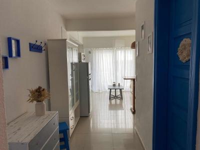 Departamento en alquiler en Pinamar. 2 ambientes, 1 baño y capacidad de 2 a 4 personas. A 50 m de la playa