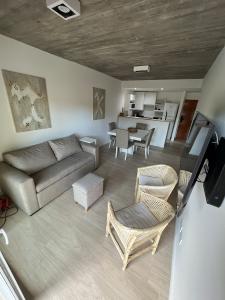 Departamento en alquiler en Pinamar. 2 ambientes, 2 baños y capacidad de 2 a 4 personas. A menos de 50 m del centro