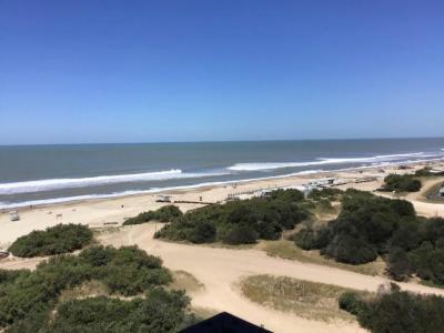 Departamento en alquiler en Pinamar. 2 ambientes, 1 baño y capacidad de 2 a 4 personas. A 100 m de la playa