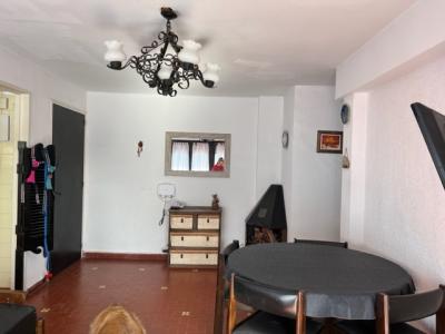 Departamento en alquiler en Pinamar. 2 ambientes, 1 baño y capacidad de 2 a 4 personas. A 100 m de la playa