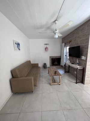 Duplex en alquiler en Pinamar. 4 ambientes, 2 baños y capacidad 6 personas. 