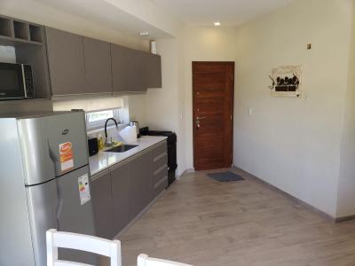 Departamento en alquiler en Pinamar. 2 ambientes, 1 baño y capacidad de 1 a 4 personas. 