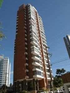 Departamento en alquiler en Pinamar. 4 ambientes, 2 baos y capacidad de 4 a 6 personas. A 450 m de la playa