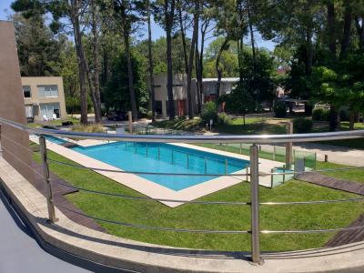 Departamento en alquiler en Pinamar. 1 ambientes, 1 baño y capacidad de 2 a 4 personas. 