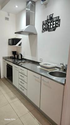 Departamento en alquiler en Pinamar. 1 ambientes, 1 baño y capacidad de 2 a 4 personas. 