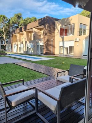 Departamento en alquiler en Pinamar. 1 ambientes, 1 baño y capacidad de 2 a 4 personas. 