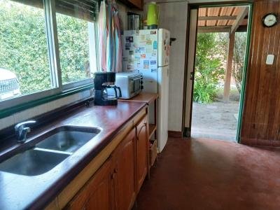 Chalet en alquiler en Pinamar. 4 ambientes, 2 ba&ntilde;os y capacidad de 2 a 8 personas. A 450 m de la playa