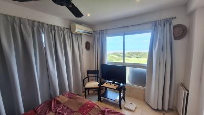 Departamento en alquiler en Pinamar. 3 ambientes, 1 baño y capacidad de 1 a 4 personas. A 250 m de la playa