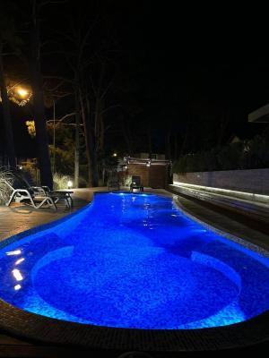 Departamento en alquiler en Pinamar. 2 ambientes, 1 baño y capacidad de 1 a 4 personas. 