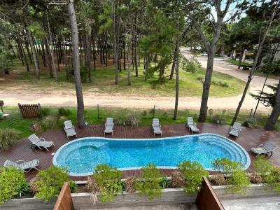 Departamento en alquiler en Pinamar. 2 ambientes, 1 baño y capacidad de 1 a 4 personas. 