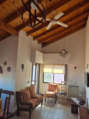 Departamento en alquiler en Pinamar. 3 ambientes, 2 baños y capacidad de 1 a 6 personas. 