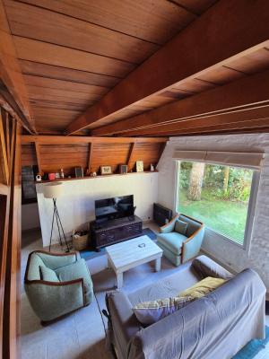 Casa en alquiler en Pinamar. 2 ambientes, 2 baños y capacidad de 2 a 3 personas. 