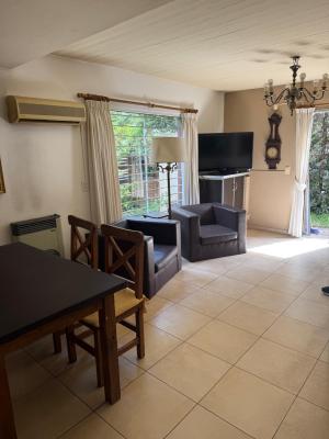 Duplex en alquiler en Pinamar. 3  ambientes, 3  baños y capacidad de 1 a 4 personas. 