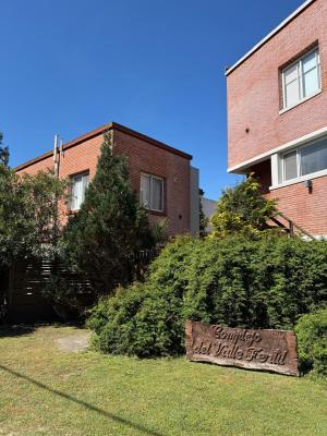 Duplex en alquiler en Pinamar. 3  ambientes, 3  baños y capacidad de 1 a 4 personas. 