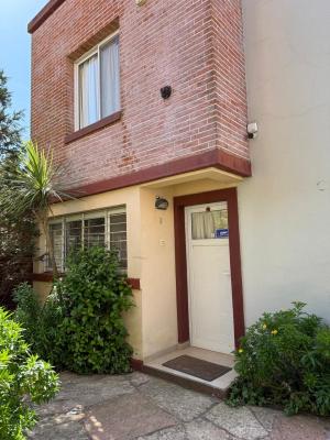 Duplex en alquiler en Pinamar. 3  ambientes, 3  baños y capacidad de 1 a 4 personas. 