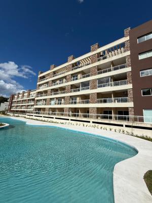 Departamento en alquiler en Pinamar. 4 ambientes, 3 baños y capacidad de 6 a 8 personas. 