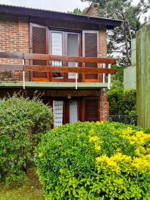 Duplex en alquiler en Pinamar. 2 ambientes, 1 baño y capacidad de 1 a 4 personas. 