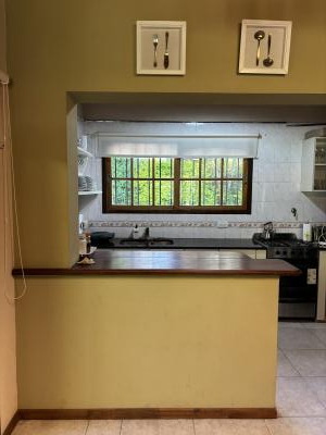 Departamento en alquiler en Pinamar. 4 ambientes, 2 baños y capacidad 1 personas. 
