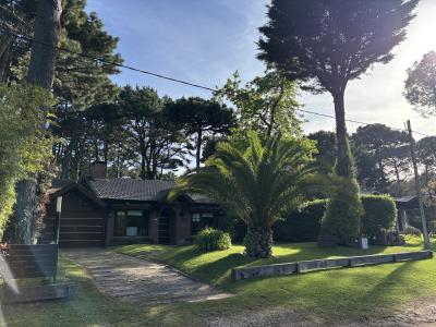 Departamento en alquiler en Pinamar. 4 ambientes, 2 baños y capacidad 1 personas. 